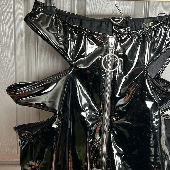 Short - Picture 2 of 9